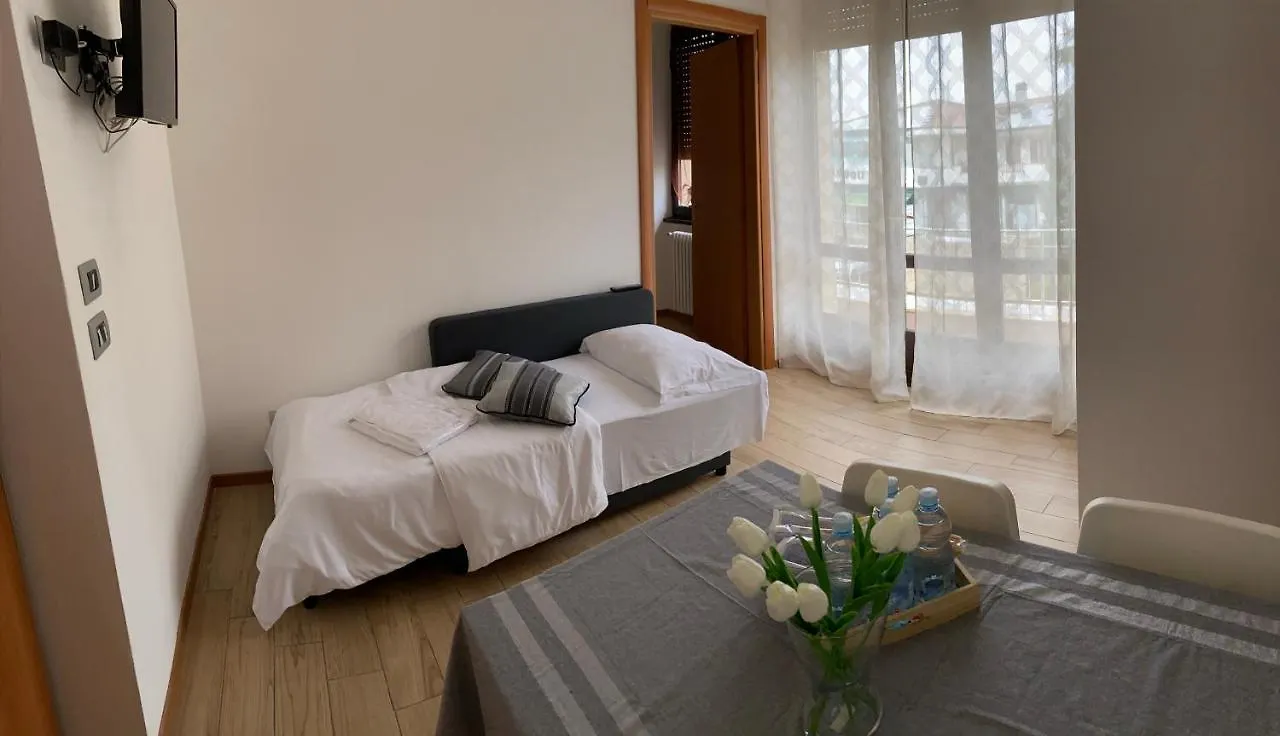 Bed Da Daniela Guest House Peschiera del Garda Italy