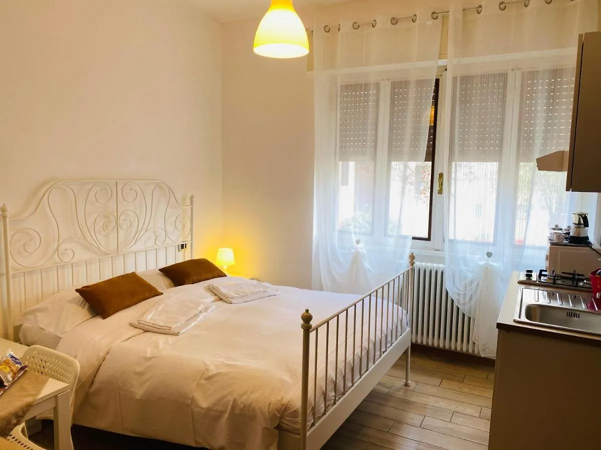 Bed Da Daniela Guest House Peschiera del Garda Italy
